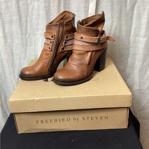 Freebird by Steven Cognac Leather Ankle Booties; Size: 7